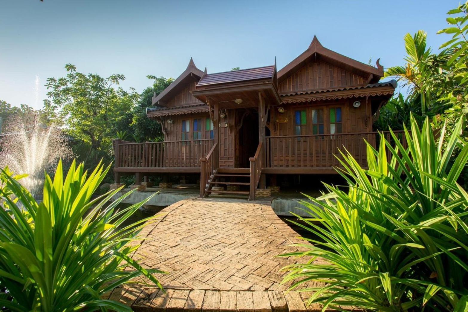 Hotel Suksatan Lamphun Exterior foto